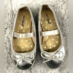 Cat & Jack girls dress shoes size 6 silver flats